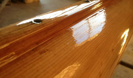 Verniciatura legno trasparente con riflesso