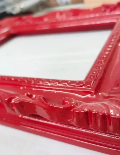 Cornice laccata lucido rosso